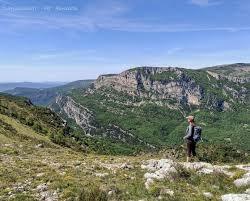 Parcours panoramique vers le pic de Courmettes et le puy de Tourettes